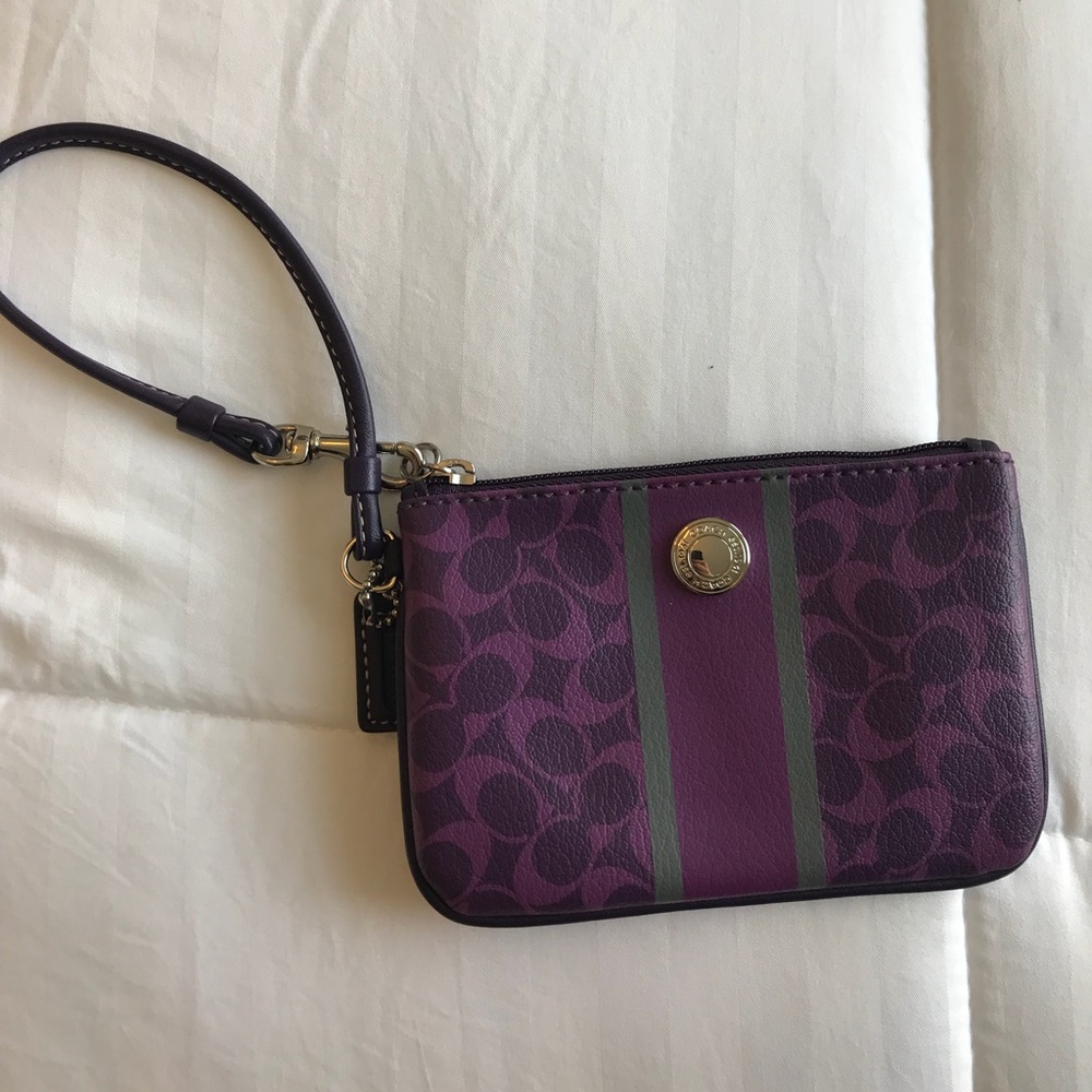 AUTHENTIC COACH Wristlet